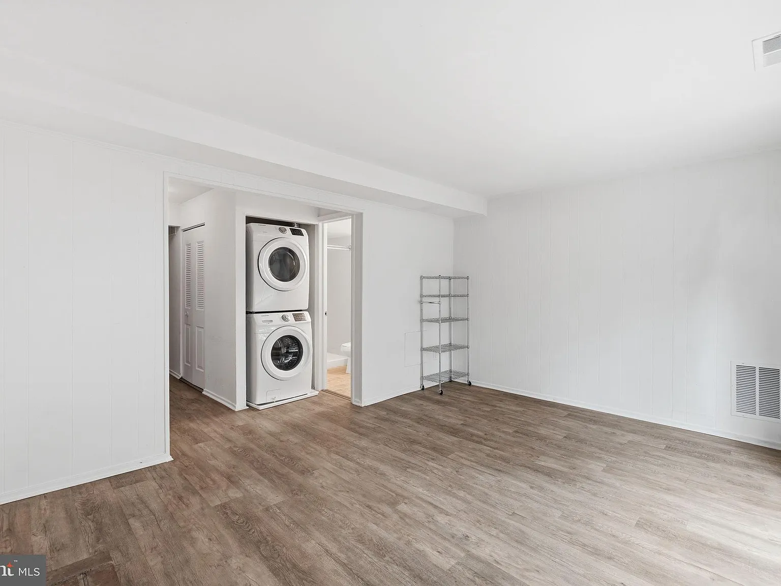 3 bed, 2.5 bath, 1369 sqft, $3,200 — Photo 4