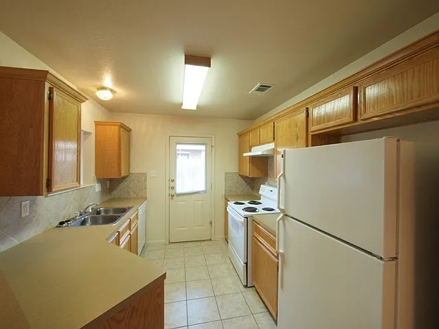 1509 Nicholas Cir — Photo 6