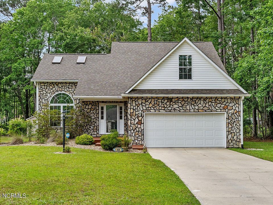 1st image of 425 Sandlewood Drive NW