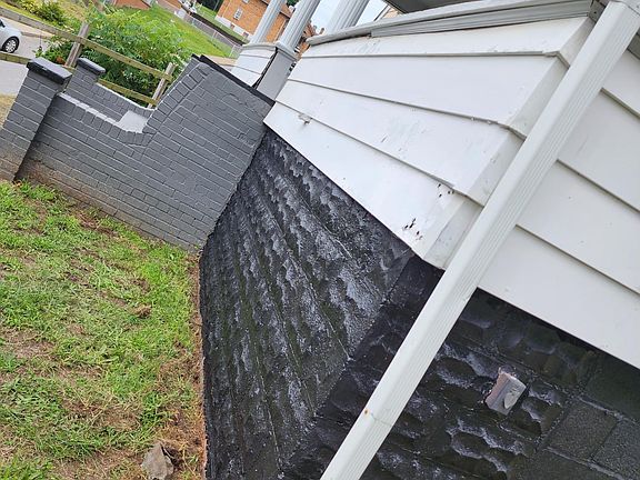 5th image of 415 Logan Ave