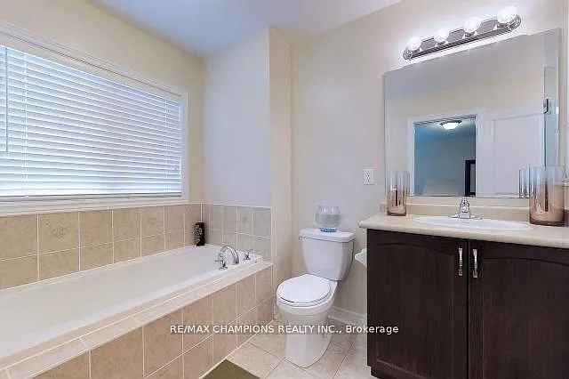 64 Pennycross Cres — Photo 11
