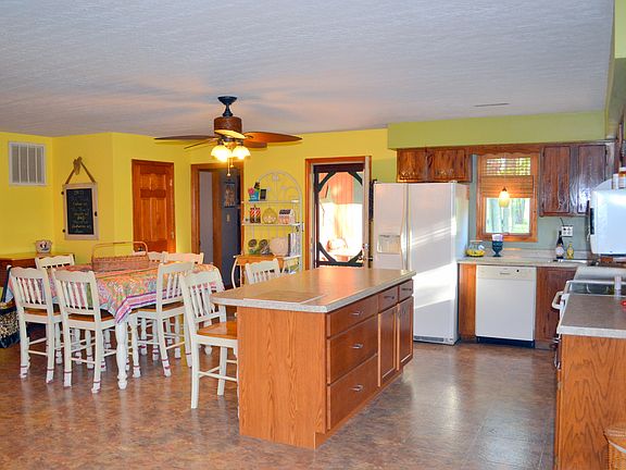 Kitchen & Dining Room