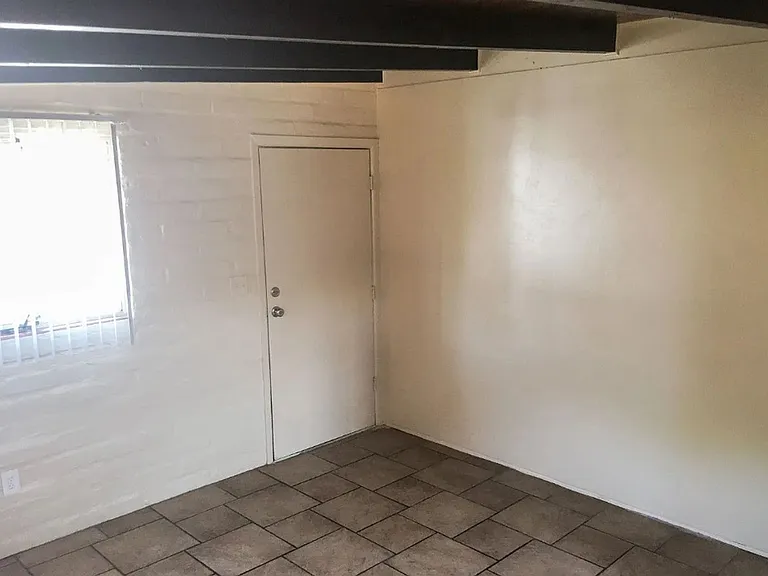 3247 E Water St — Photo 8