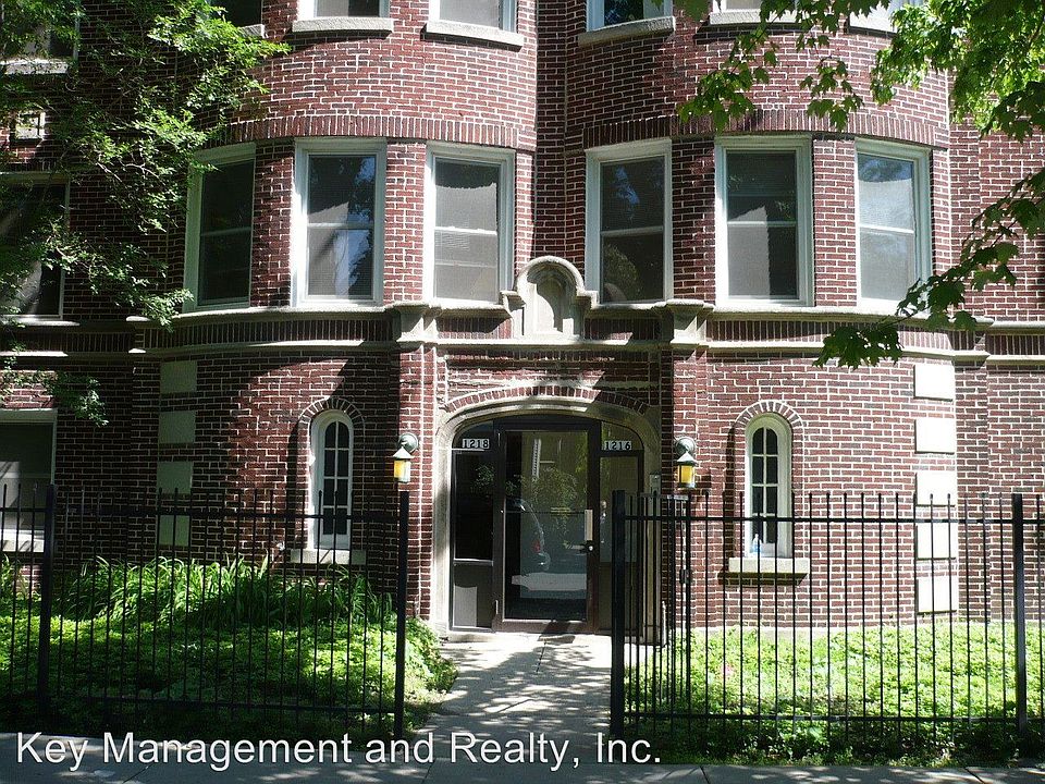 1st image of 1216-18 W Roscoe St #12162
