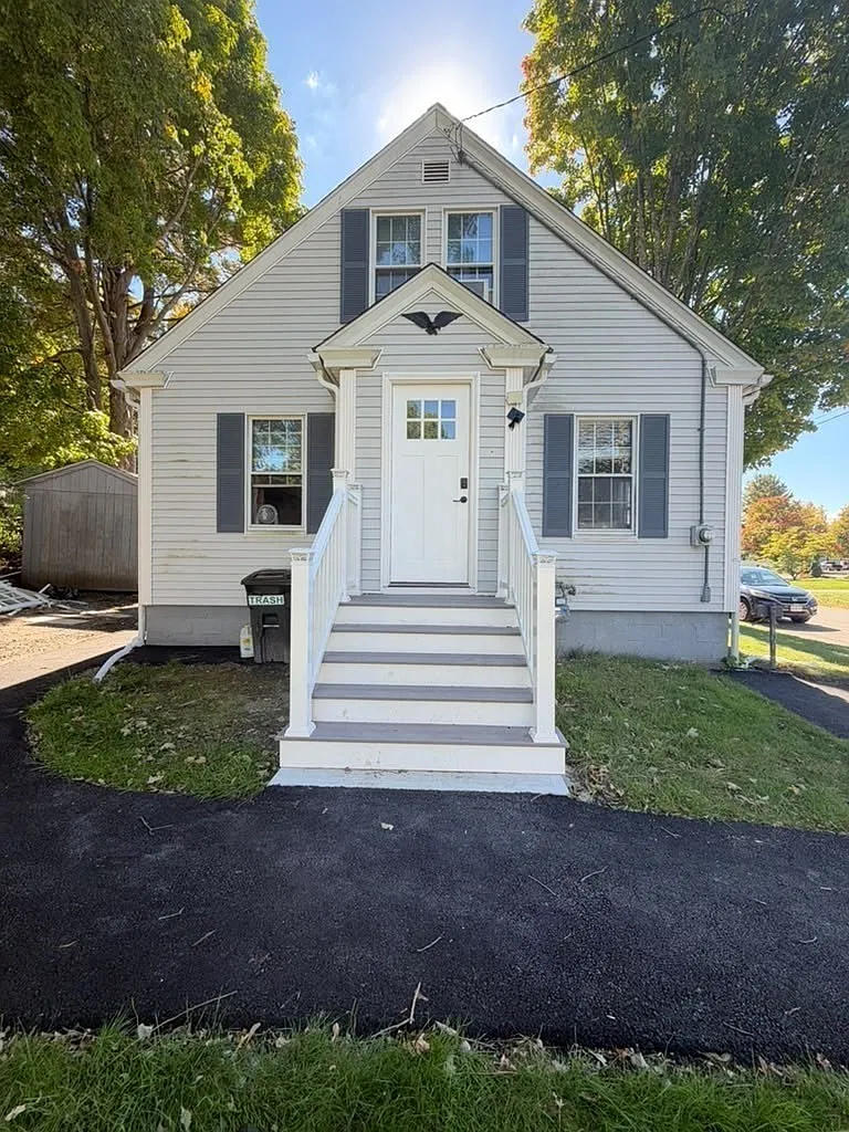 3 bed, 2.0 bath, 1400 sqft, $3,700 — Photo 1