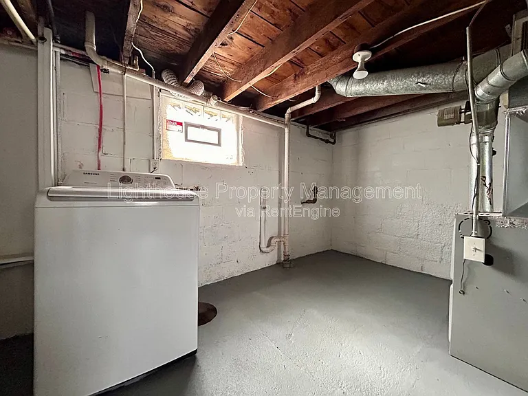 1126 Holt St — Photo 7