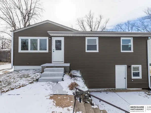 343 Highland Dr, Gretna, NE 68028
