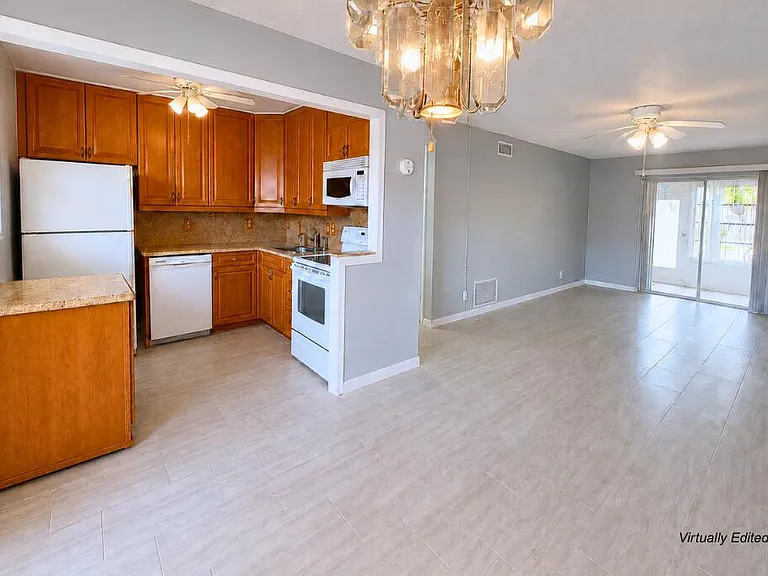 2192 NE 1st Way #103 — Photo 3
