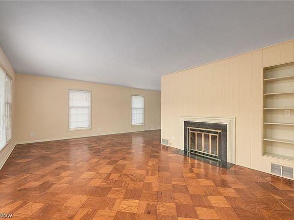 3rd image of 5822 Parkhill Dr