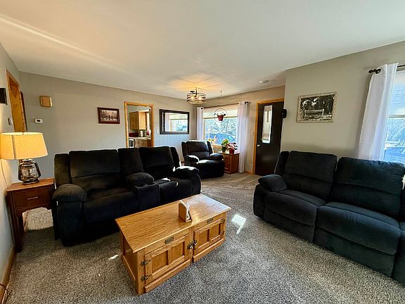 3rd image of 104 Maple Ave
