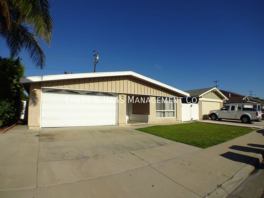 2nd image of 5122 Meadow Wood Ave