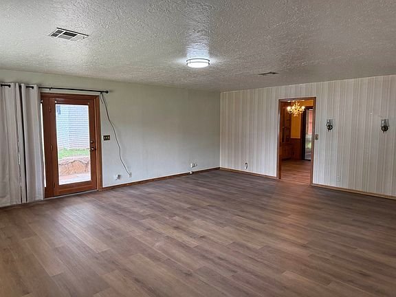 5th image of 413 E Harper Ave