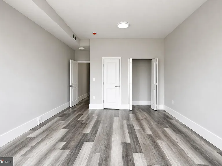 1922 W Baltimore St — Photo 19