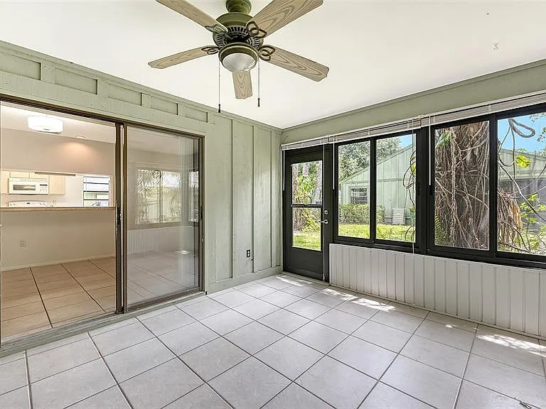 5010 Barrington Cir #2001 — Photo 36