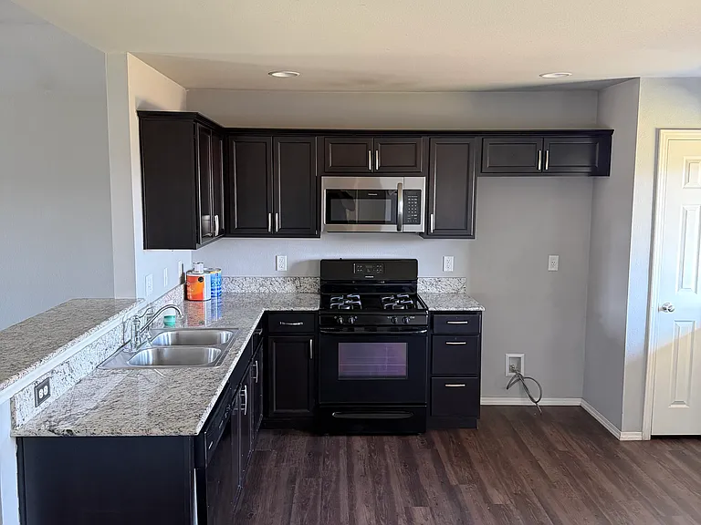 6039 E 147th Pl S — Photo 3