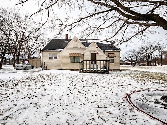 4th image of 1015 Lincolnway E