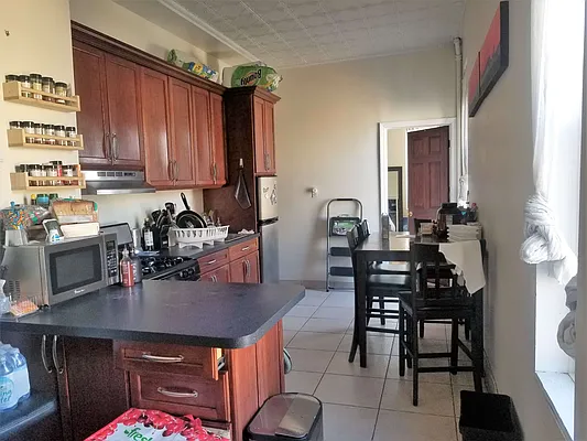 Rented by Capri Jet Realty Corp | media 14