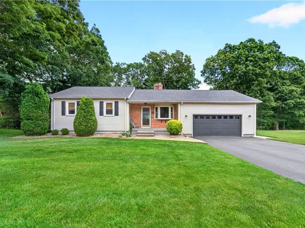 12 Briar Hill Dr, Cranston, RI 02921