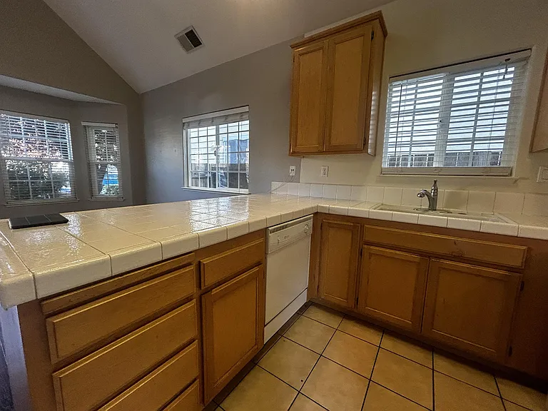 417 Hickory Cir — Photo 4