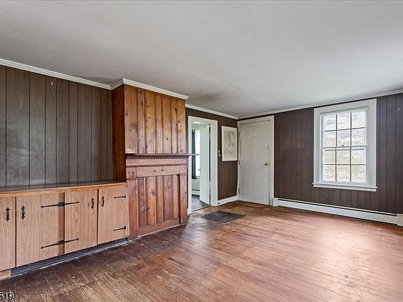 5th image of 3225 Valley Rd