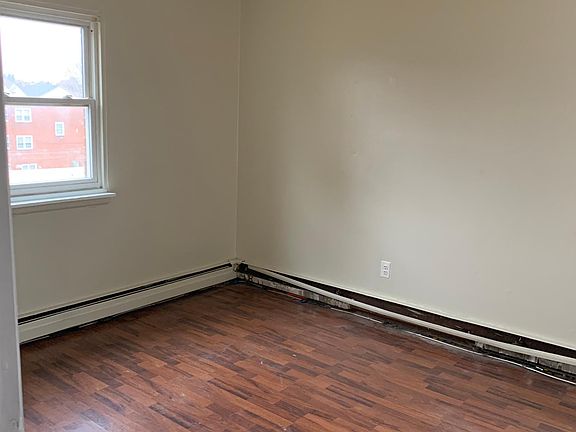 5th image of 80 Taft Ave APT 18