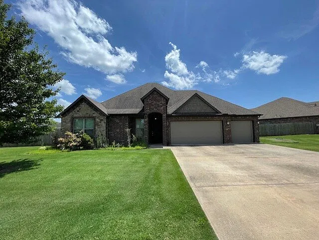 1513 Crestwood Hills Ln — Photo 1
