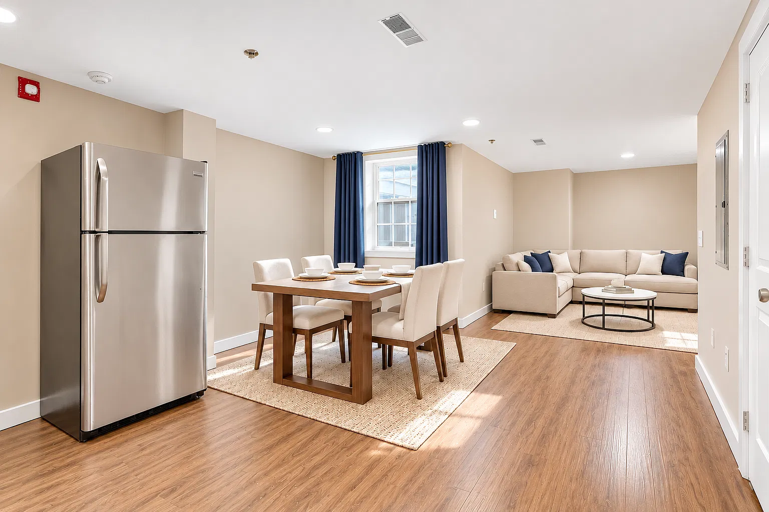 3 bed, 1050 sqft, $1,645 — Photo 2