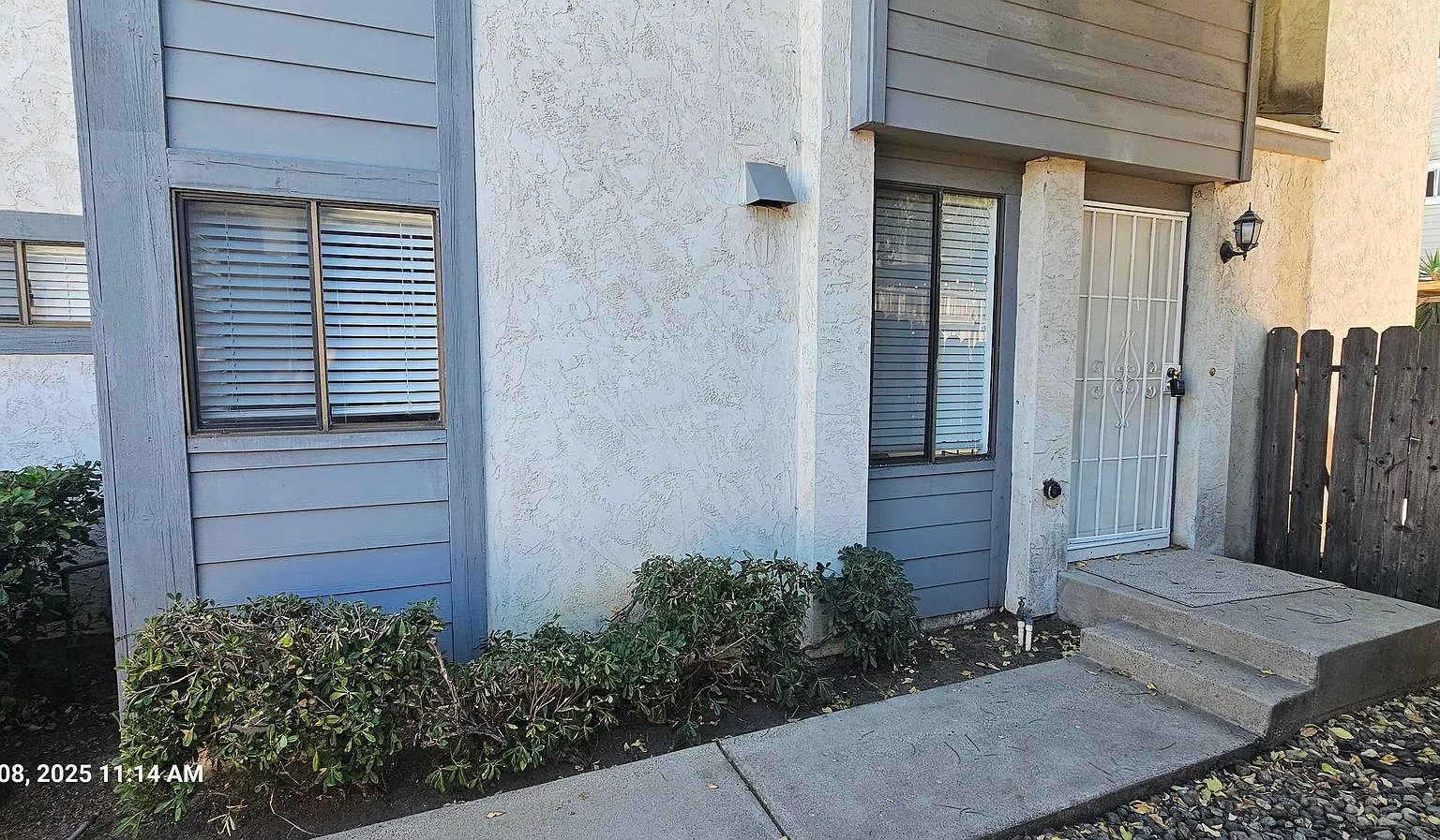 El Cajon - Nice 3 Bedroom 2.5 Bath Townhouse. Los Coches Rd/ Lakeside Exit. Available Now! — Photo 3