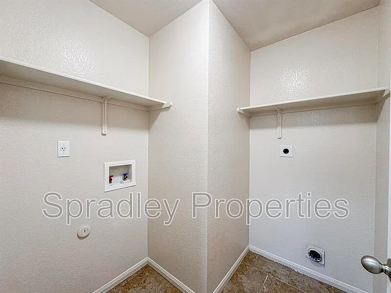212 Avrshire Ln — Photo 24
