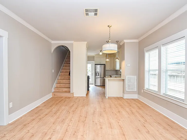 1307 Walton St — Photo 8