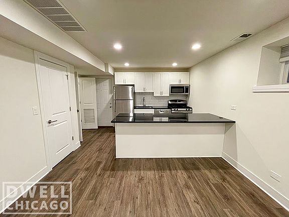 3rd image of 4422 N Wolcott Ave #G