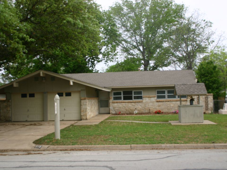 1st image of 616 Meadowcrest Dr