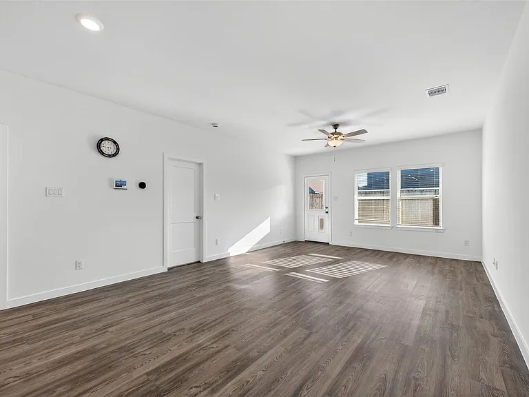3914 Windy Whisper Dr — Photo 6