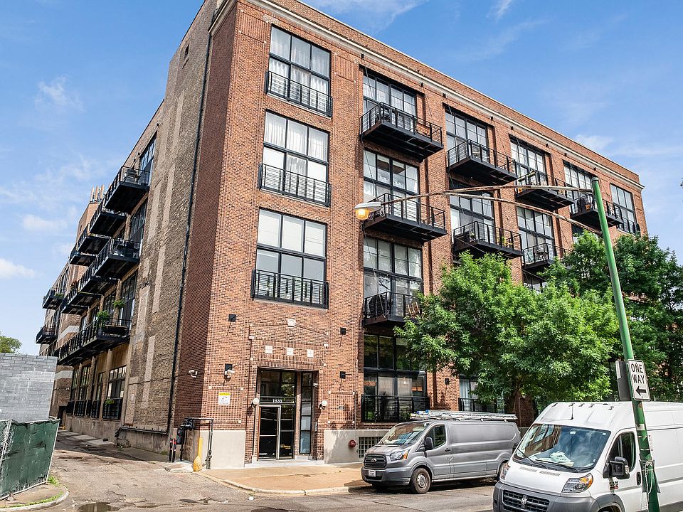 1st image of 1935 N Fairfield Ave APT 202