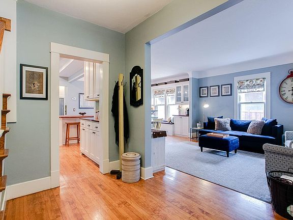 5th image of 2923 Buchanan St NE