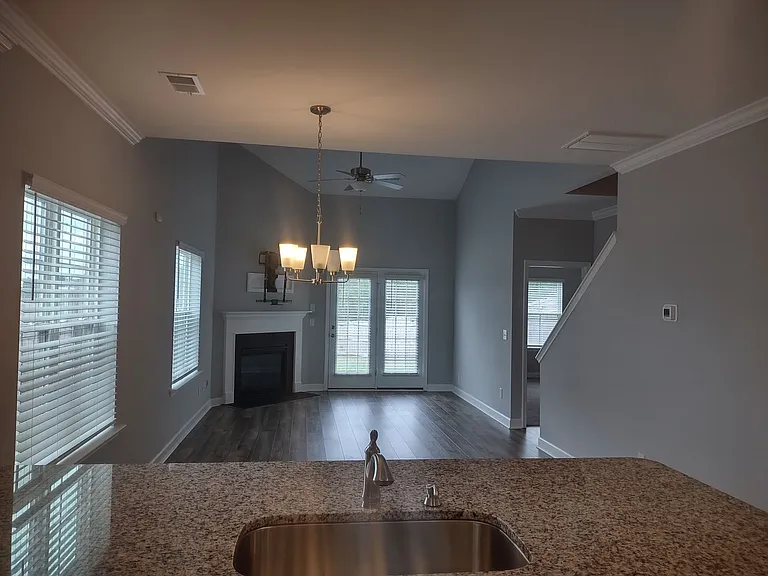 1031 Ashcroft Cir — Photo 23