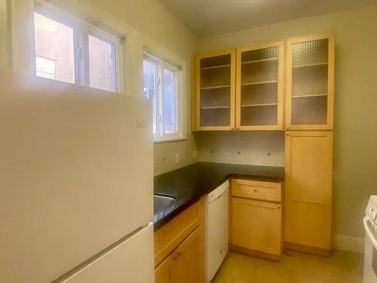 833 York St — Photo 13