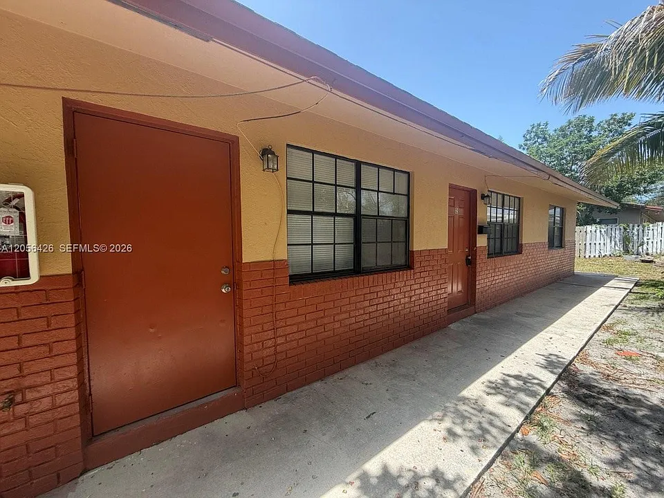 1132 NE 5th Ave #2