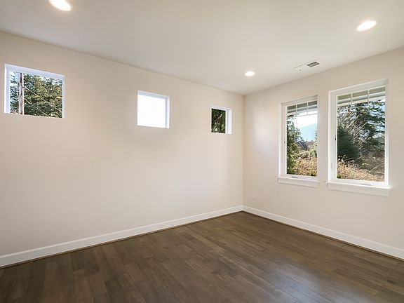 5th image of 622 Mt Teneriffe Dr SE