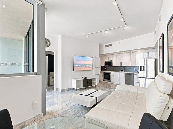 4th image of 92 SW 3rd St APT 5106