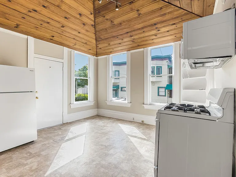 1718 Lincoln Ave - 1 bedroom | 1 bath | Lower front unit — Photo 7