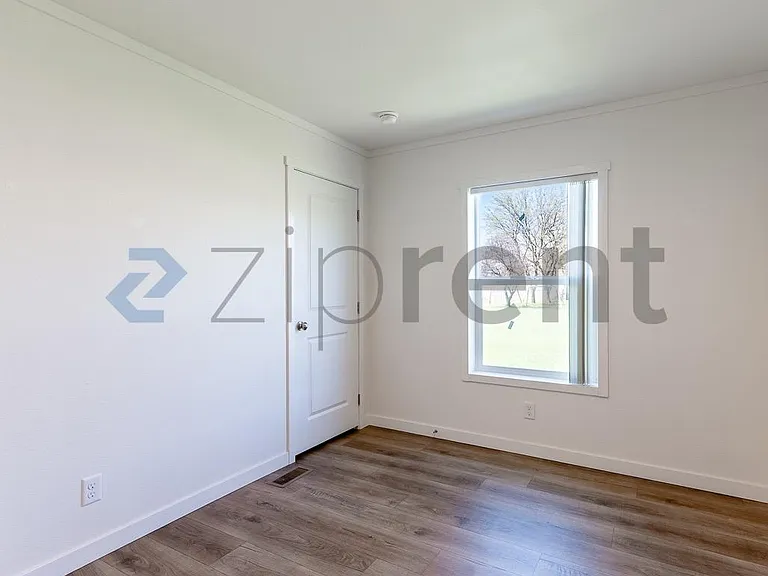 23143 Lowe Rd E — Photo 18