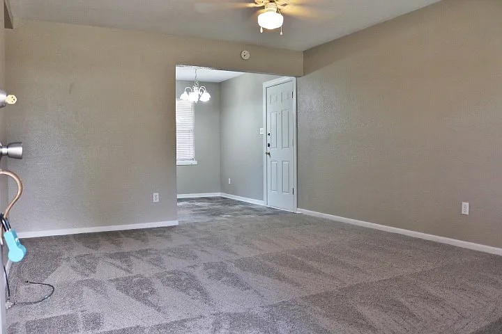 914 Chalk St — Photo 3