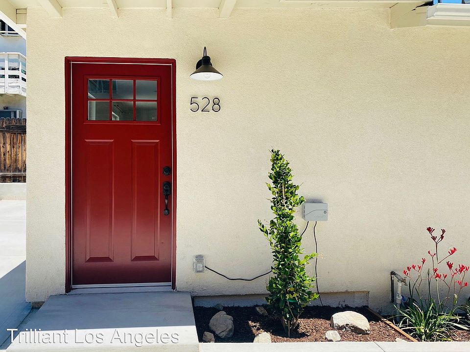 1st image of 526 E Providencia Ave