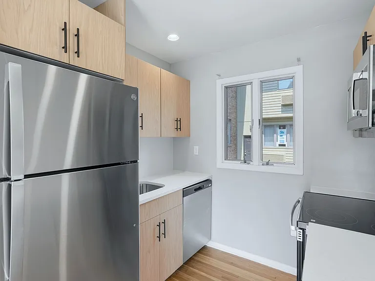 1 Coles Ave #1C — Photo 5