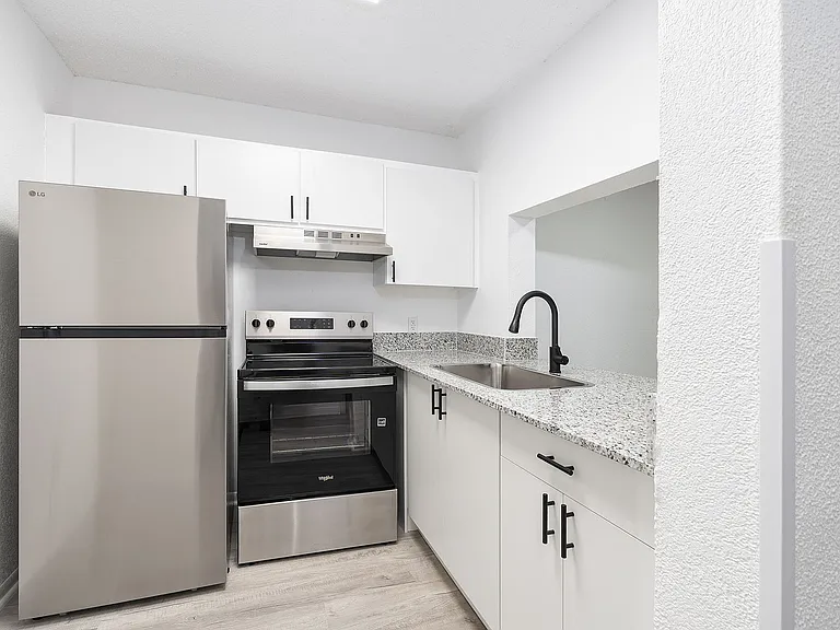 Kitchen 1 (Web Quality) - Vista Shores