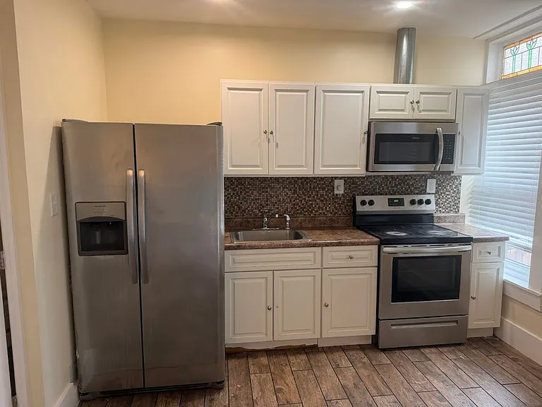 942 Washington St — Photo 1