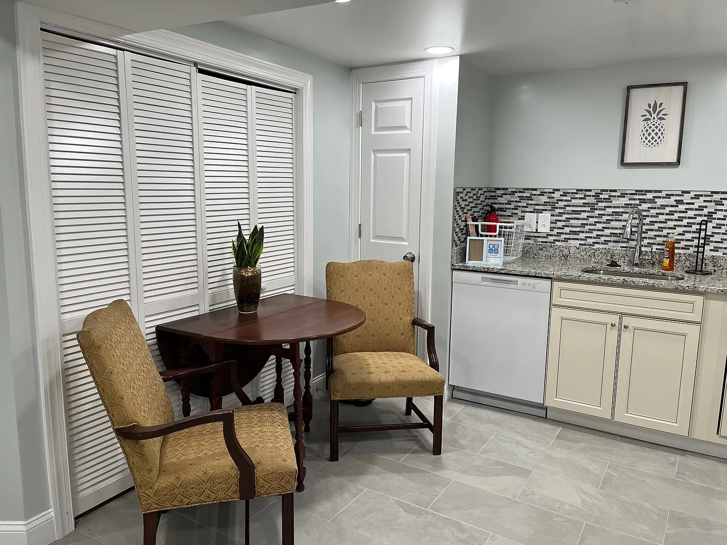 Cozy, Comfortable, and Clean Basement Unit with Private Entrance! — Photo 2