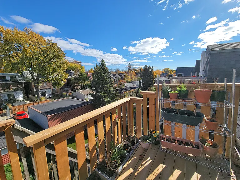 583 Dovercourt Rd #2 — Photo 2
