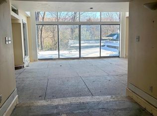 7615 Saint Martins Ln, Philadelphia, PA 19118
